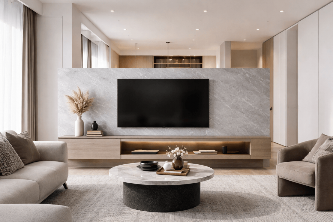 打破制式牆面格局，半高電視牆讓空間更輕盈有層次